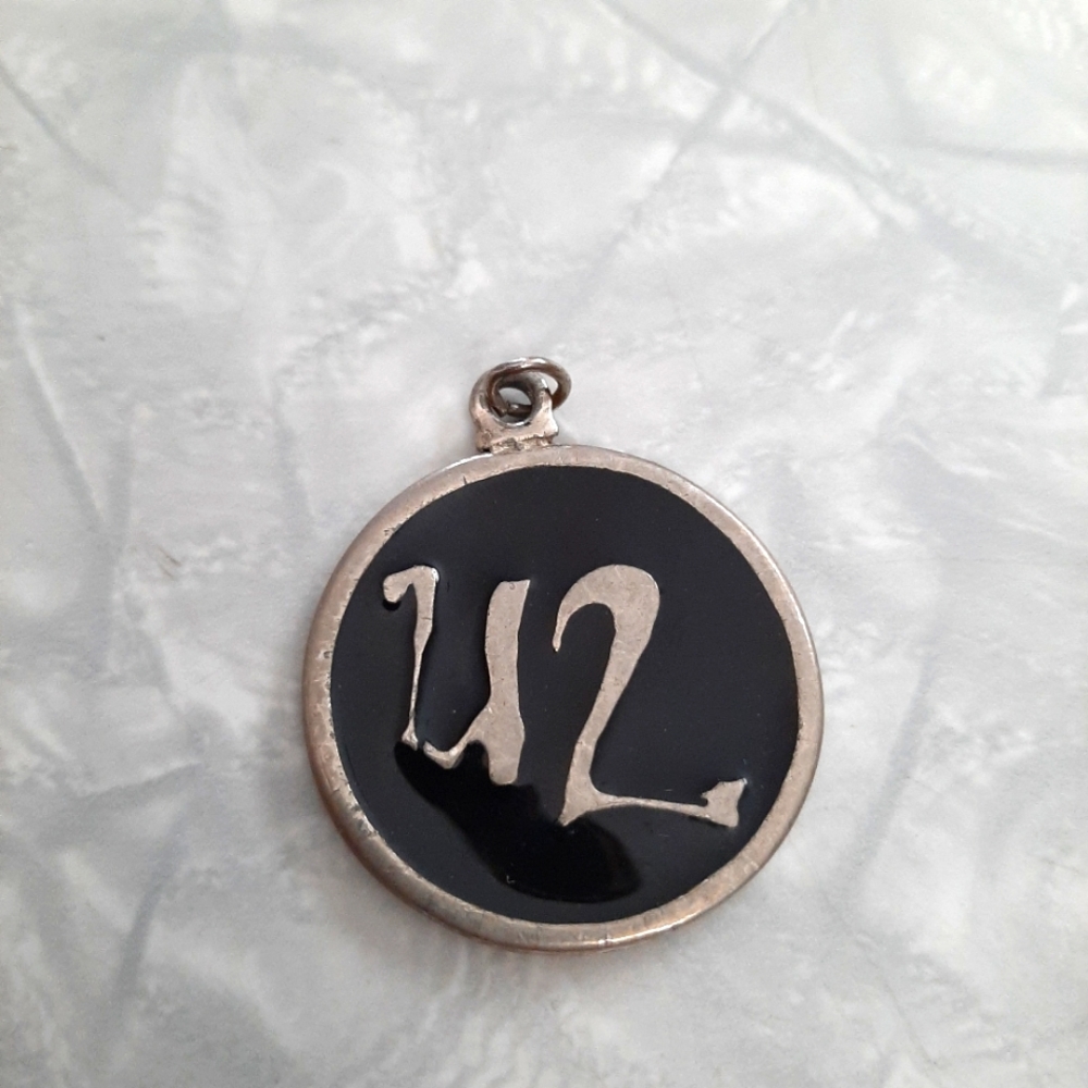 5/$25 Vintage '90s "U2" collectible necklace pendant without chain unisex
